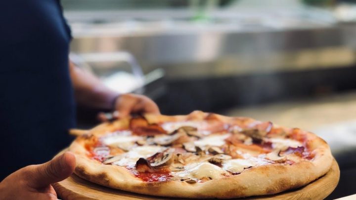 Fra dej til delight: Hvorfor en pizzaspade er uundværlig i dit køkken