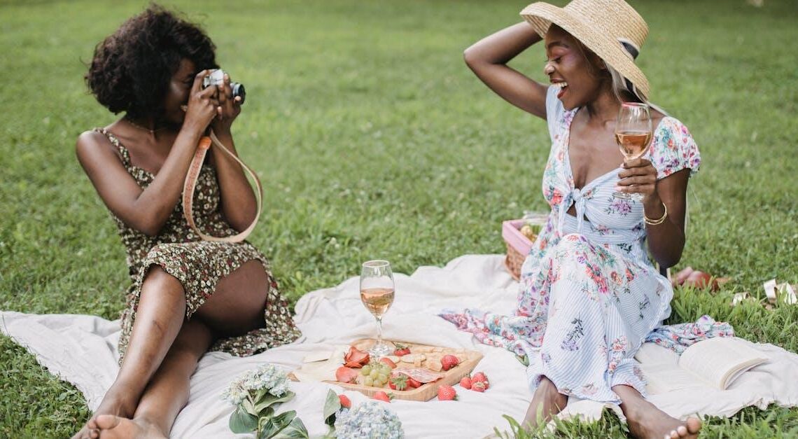 Den perfekte picnic frokost: ideer til udendørs spisning